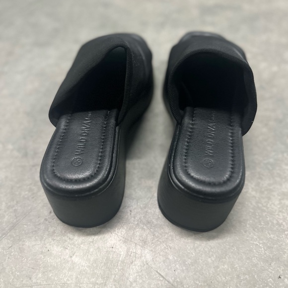 🆕 NWT Women’s Black Wide Fit Platform Slip-On Sandals | Wide Toe Band - Picture 5 of 8